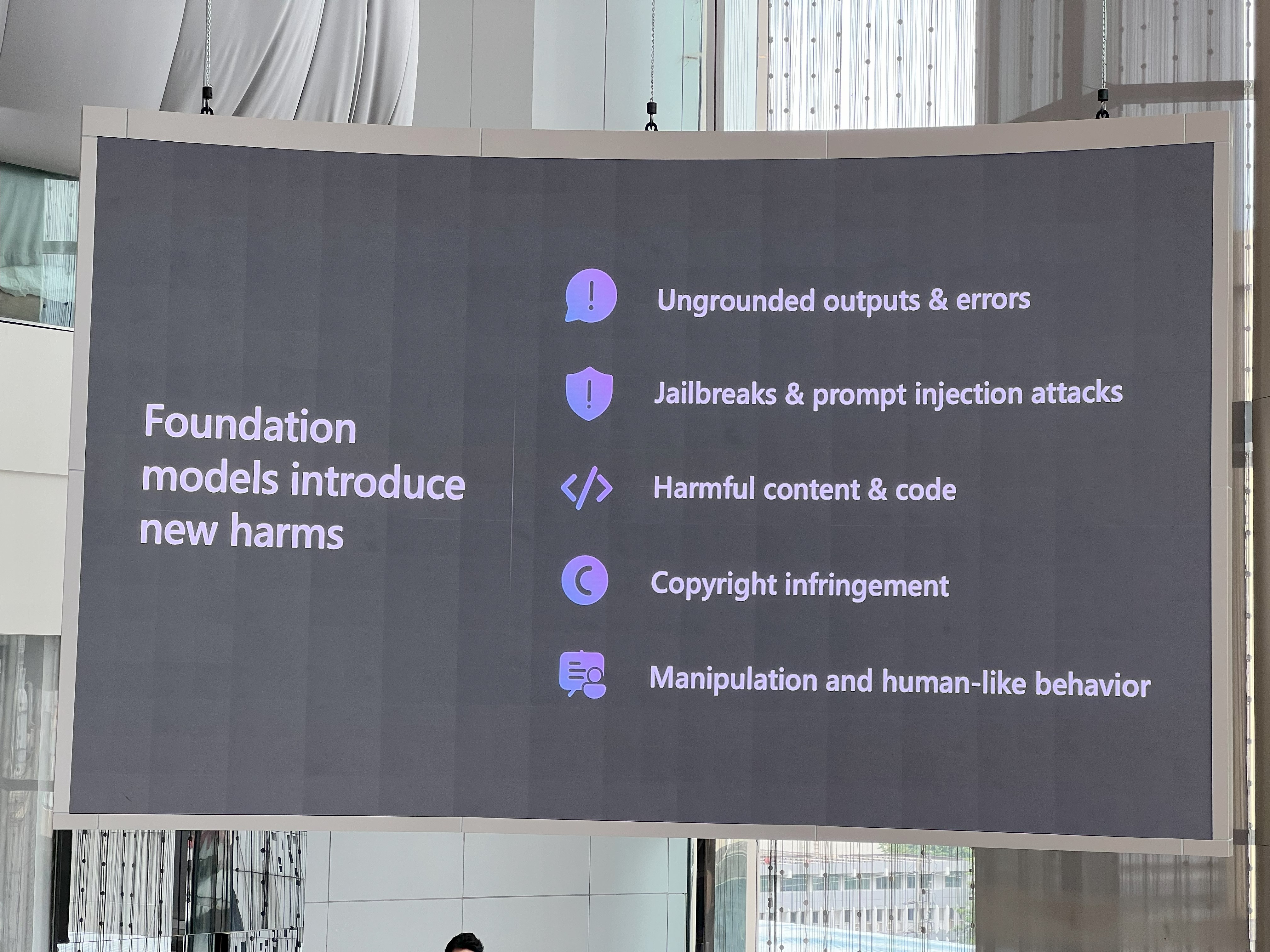 ลักษณะของผลลัพธ์อันไม่พึงประสงค์จากการโต้ตอบของ AI